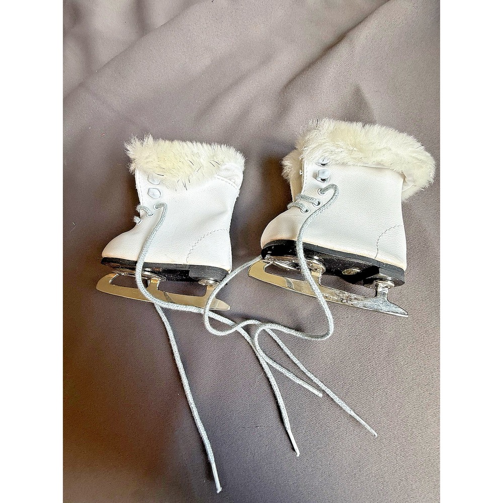 Vtg AMERICAN GIRL DOLL Molly Outfit ICE SKATES  White Faux Fur‎ Trim Lace Up 90s